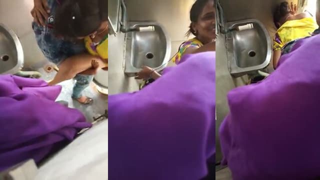 Indian Village Lovers – Train Toilet Sex Viral